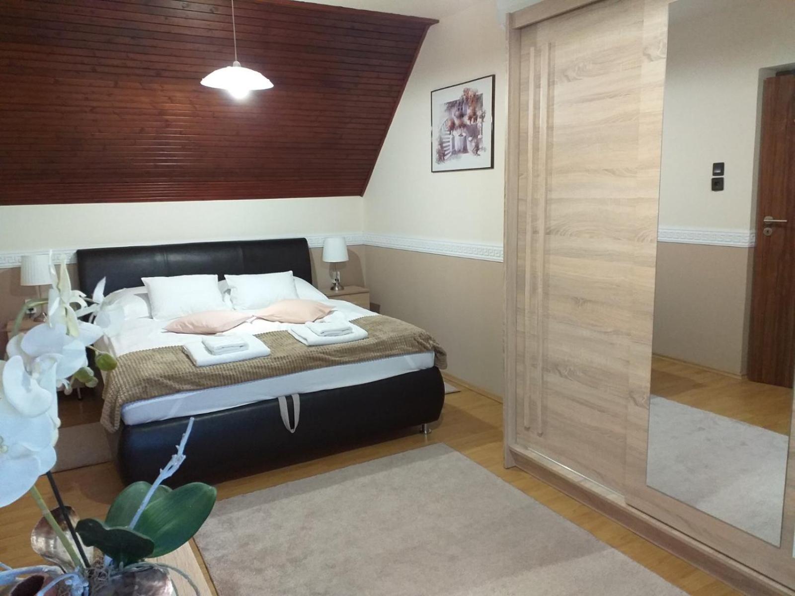 Aranka Apartman Gyula Exterior photo